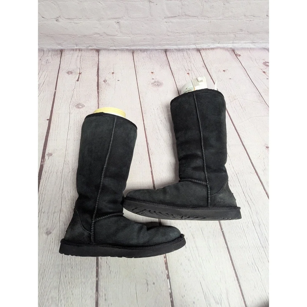 UGG Australia Women's 5815 Classic Black Suede Sheepskin Winter Boots Size 9